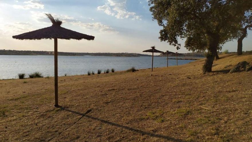 La Junta levanta la prohibición temporal del baño en el embalse de La Colada