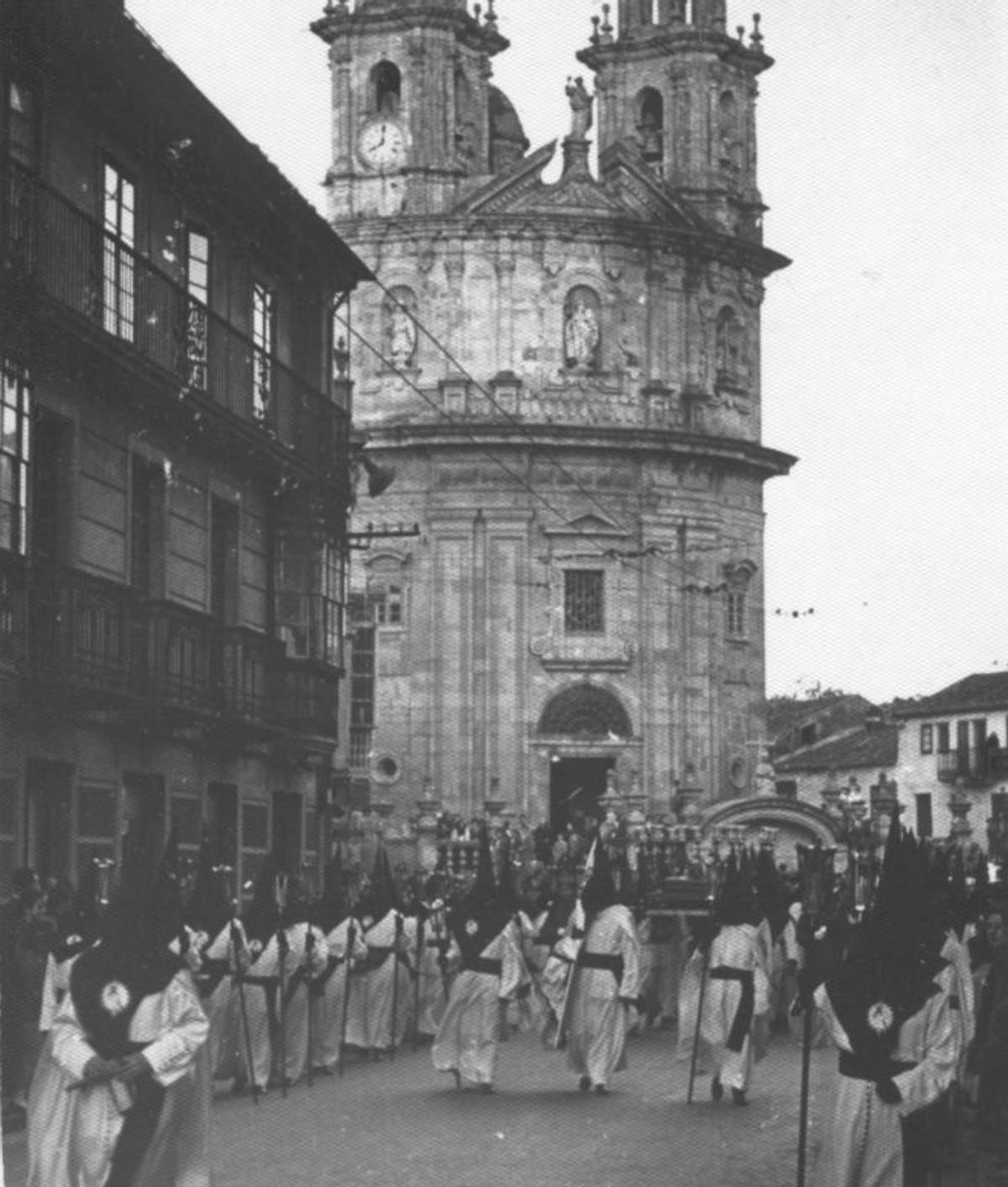 La imagen más antigua de la cofradía, en el Jueves Santo del año 1950.   | // COLECCIÓN DE JAVIER LÓPEZ MAYÁN