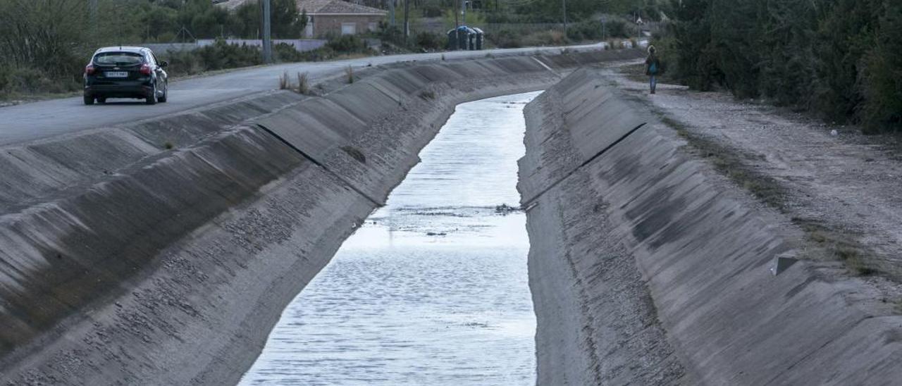 Canal para repartir el agua del Tajo en el Campo de Elche.