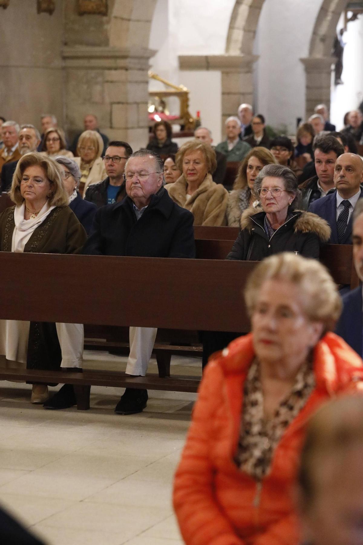 EN IMÁGENES: Misa de cofrades y reparto del bollo escarchado en Avilés EN IMÁGENES: Misa de cofrades y reparto del bollo escarchado en Avilés