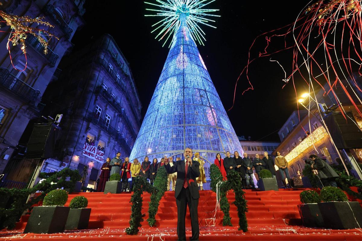 Vigo enciende la Navidad más grande de su historia ante miles de personas