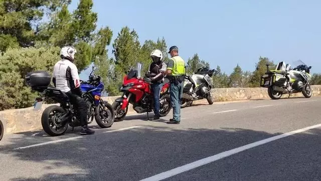 VÍDEO | La Guardia Civil refuerza la vigilancia sobre los motoristas ante el repunte de accidentes