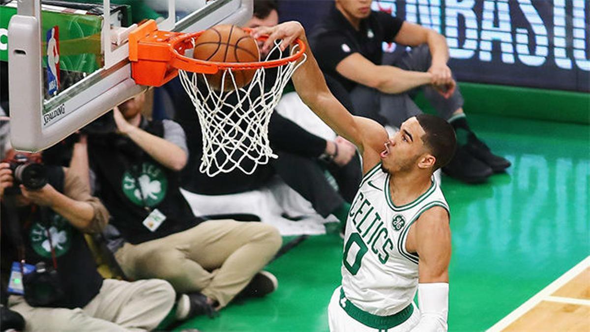 Boston logra ante Toronto una victoria de galones