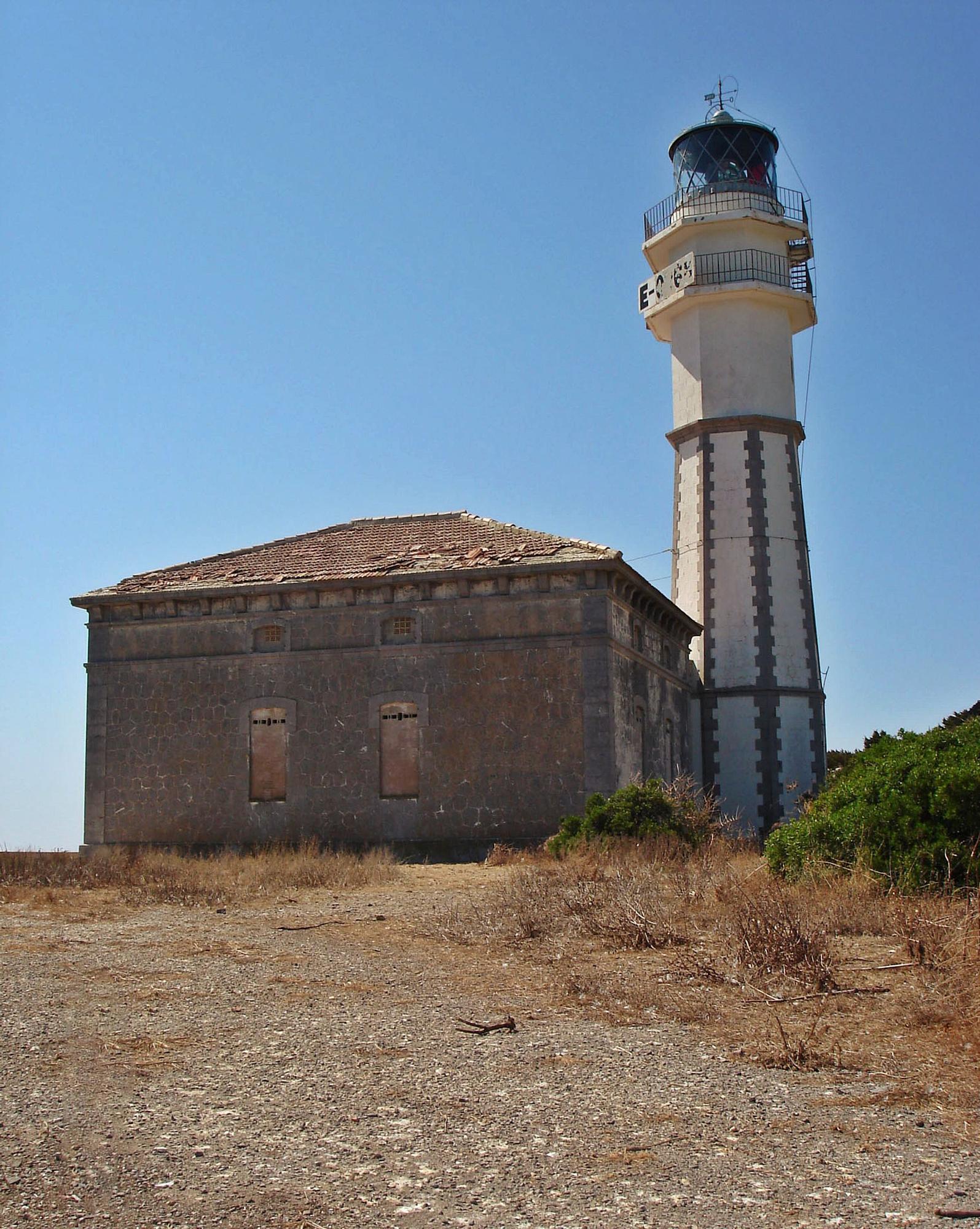 El far de Tagomago, que a partir de 1914 substituí el de la Punta Grossa, encara que aquest últim continuà en funcionament fins a 1916.