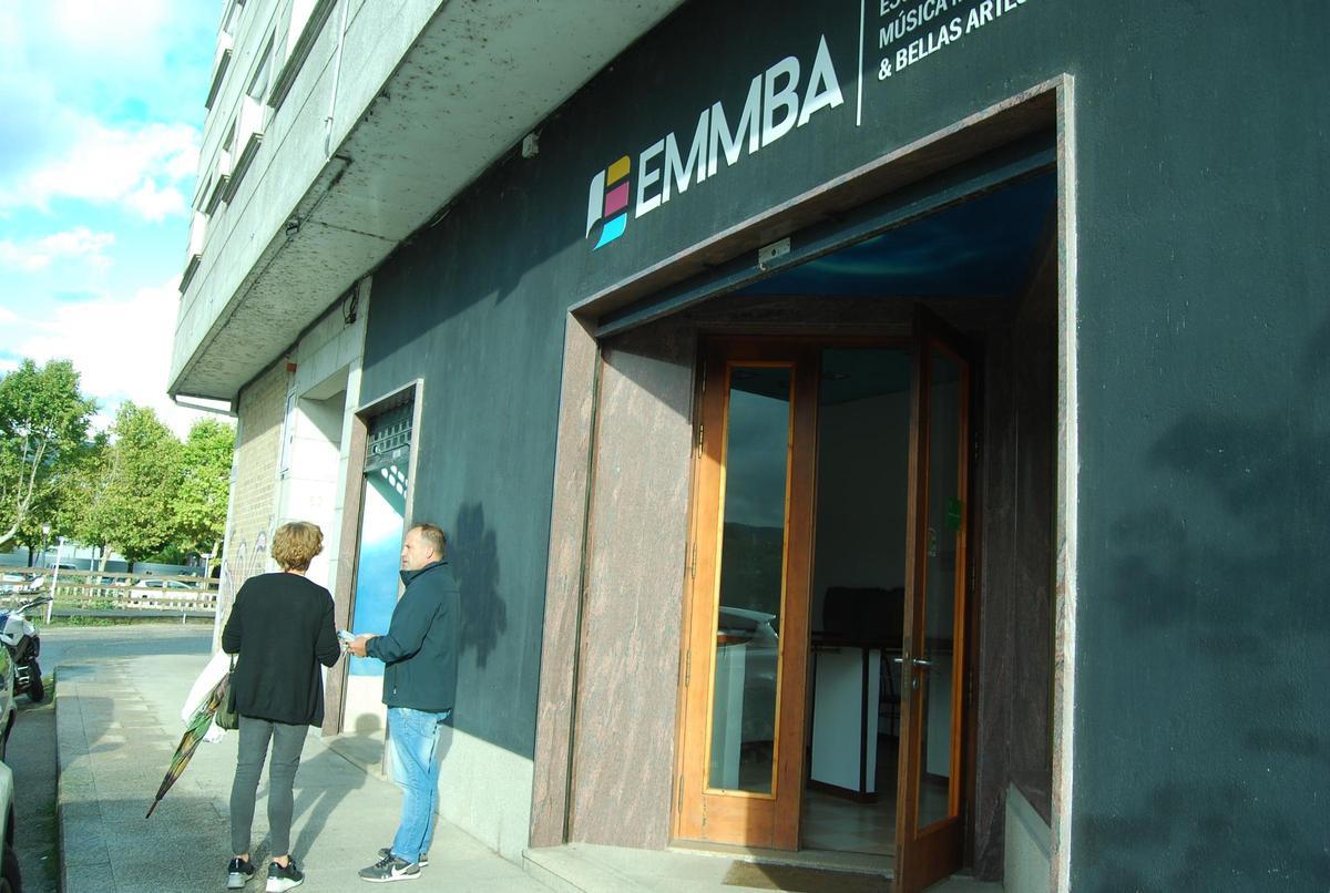 Fachada de la Escuela de Música Moderna de Redondela.