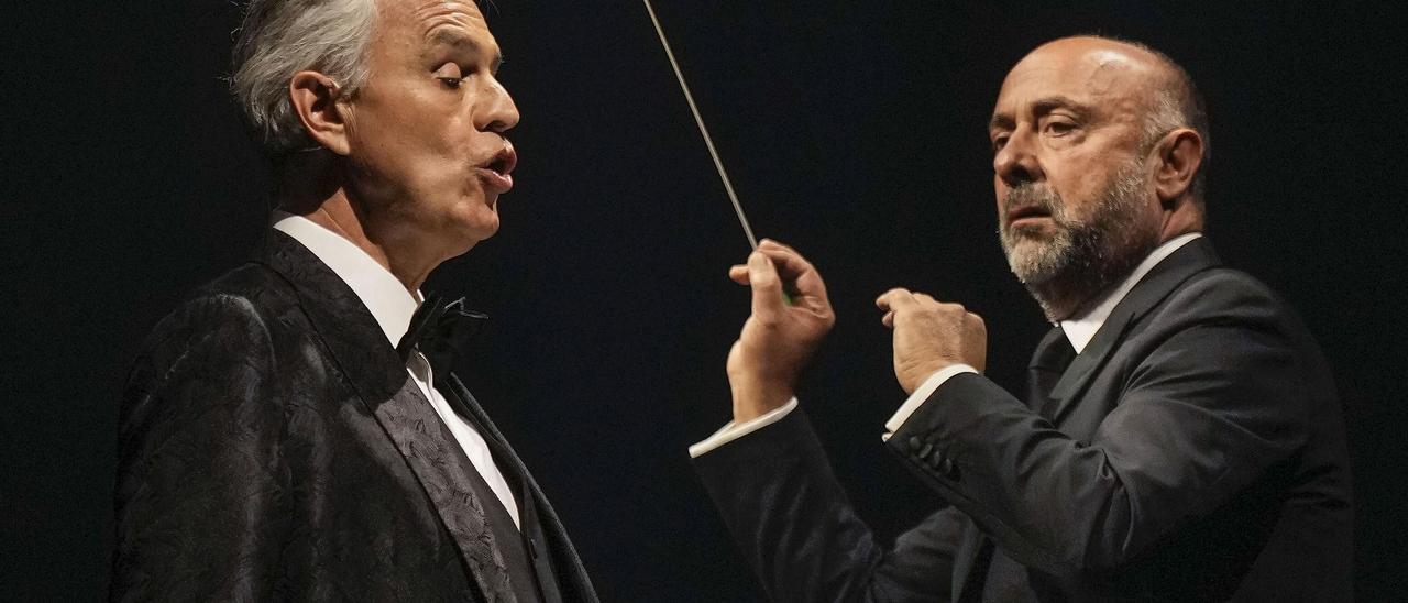 Andrea Bocelli encandila al público de Barcelona en el concierto de sus 30 años de carrera