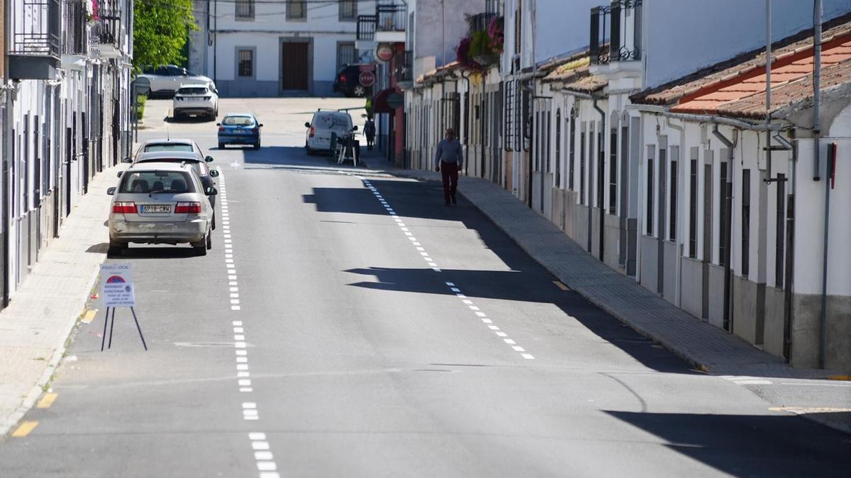 Imagen de una de las calles asfaltada y pintadas en Pozoblanco.