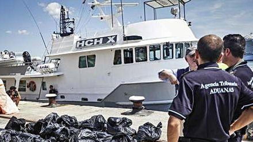 Sale a subasta un gran yate apresado en aguas de Ibiza con 300 kilos de  cocaína - Diario de Ibiza