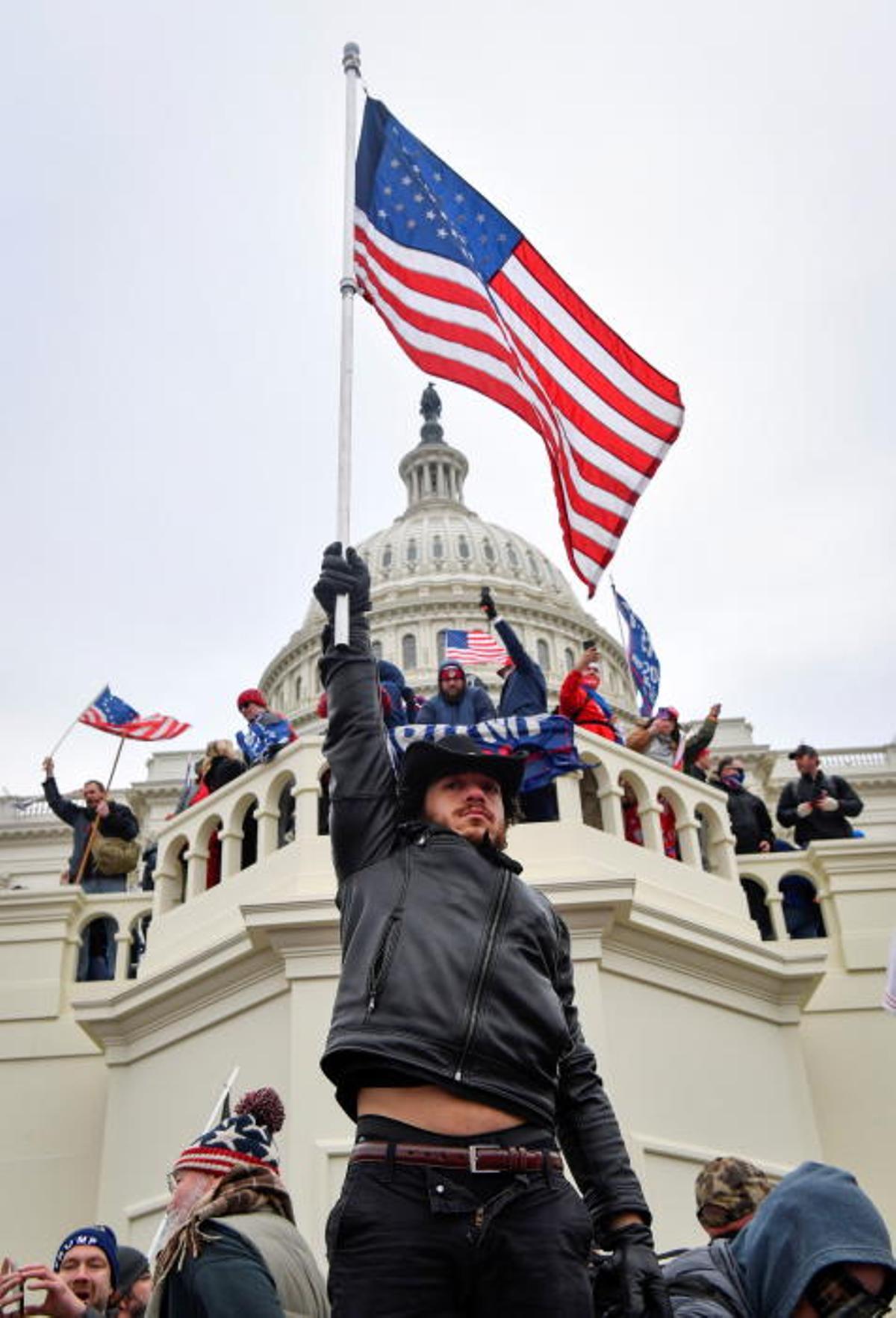 Una torba de seguidors de Trump assalta el Capitol