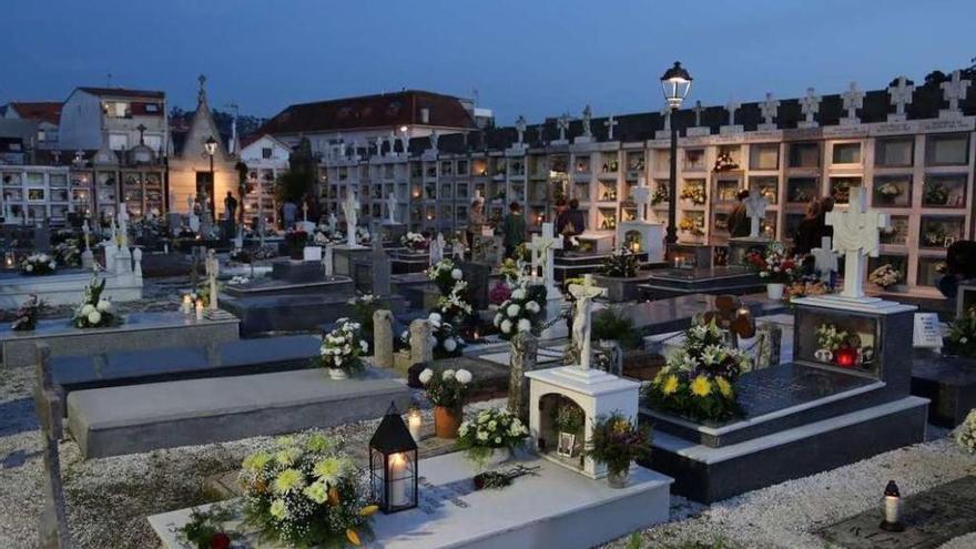 El cementerio municipal de San Martiño, preparado para los días de Todos los Santos y Difuntos. // Muñiz