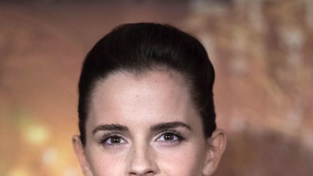 El look de Emma Watson en la premiere de París de La Bella y La Bestia