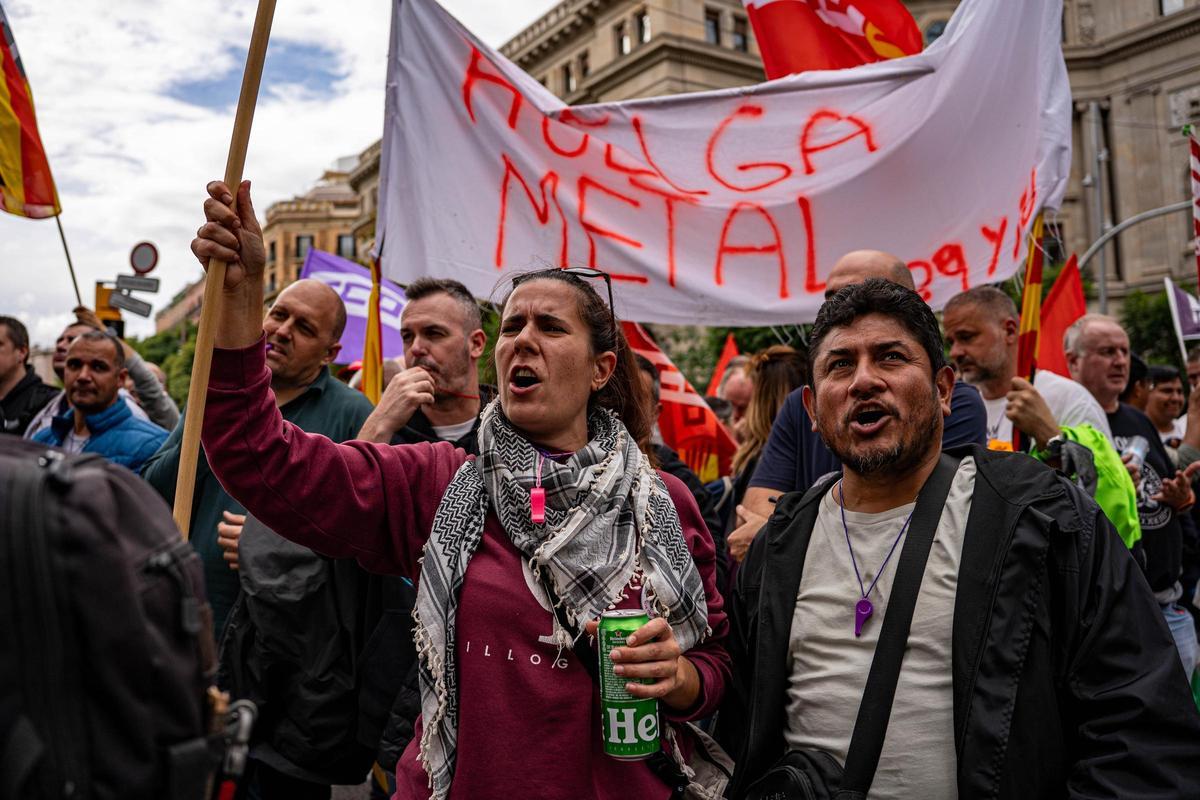 Los trabajadores del metal llevan su protesta al centro de Barcelona