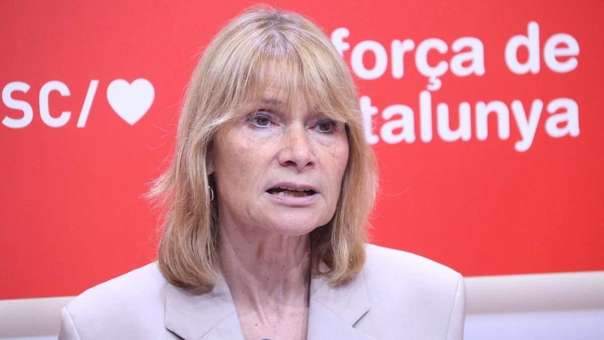 El PSC acusa a la oposición de estar "desubicada" mientras ERC y Comuns hurgan en la "debilidad" de Illa