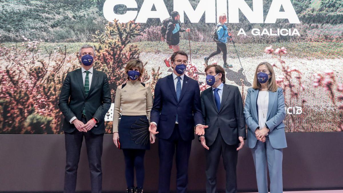 Alfonso Rueda, Nava Castro, Feijóo, Martínez-Almeida y Ana Pastor.   / RICARDO RUBIO