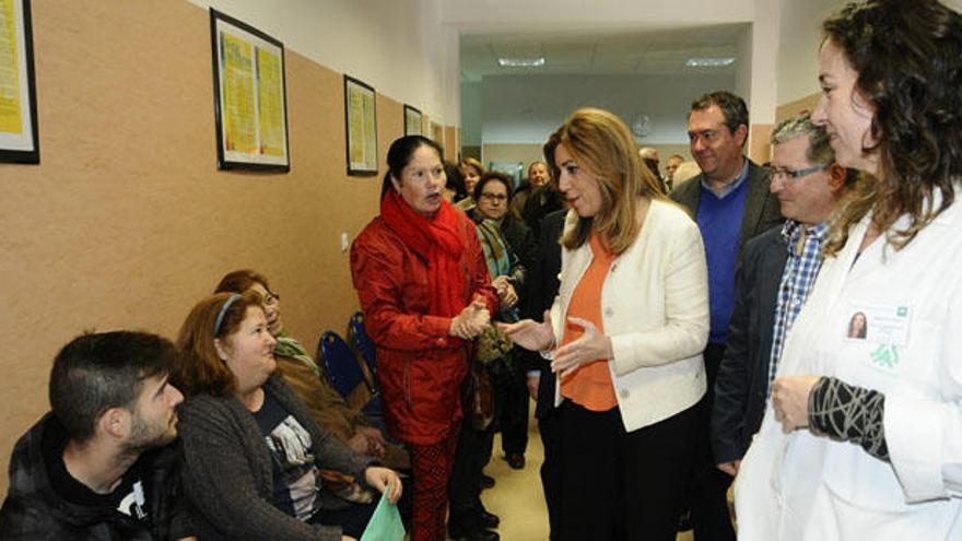 Susana Díaz, en su visita a un centro de atención primaria.