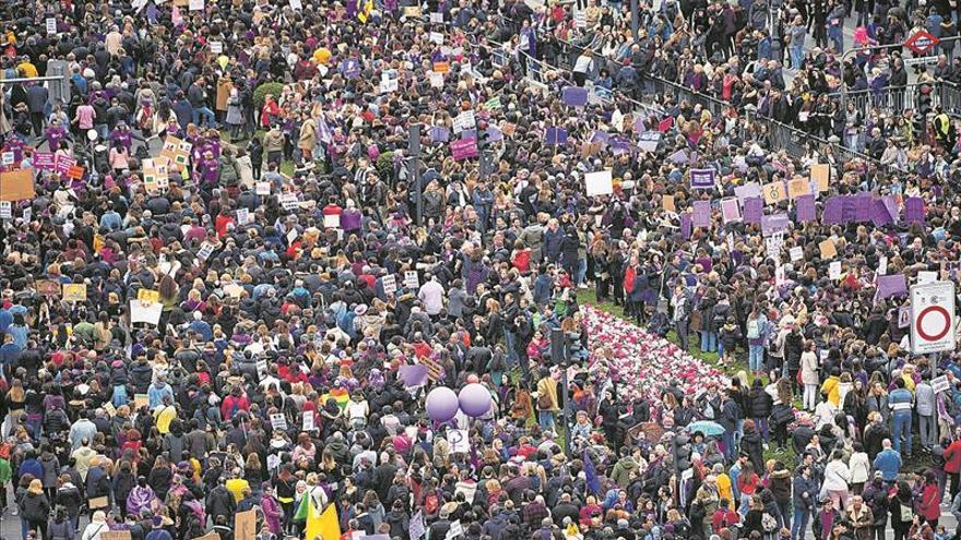 PSOE y Podemos acuden separados a la marcha del Día Internacional de la Mujer