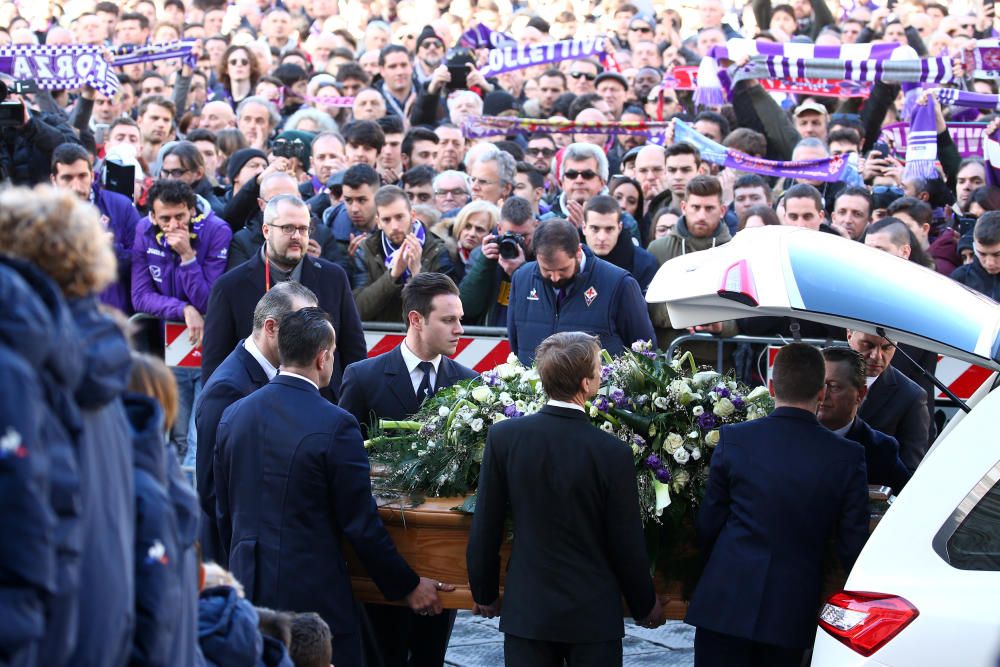 Italia: Multitudinario funeral de Astori