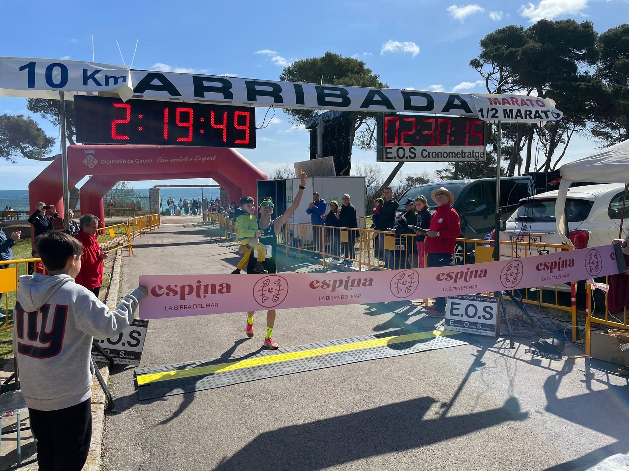 Xavi Tomasa i Sílvia Segura guanyen la 17a Marató d&#039;Empúries