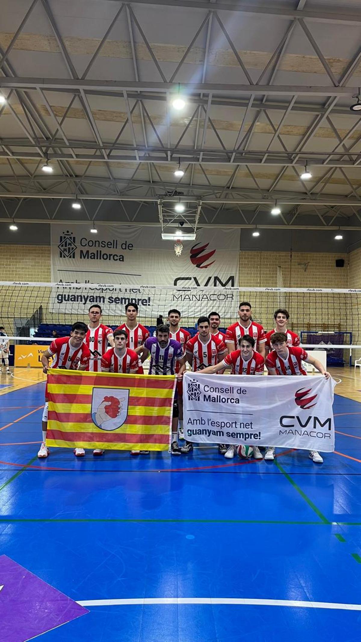 El ConectaBalear posa en el Miquel Àngel Nadal antes de su partido contra el Almería.