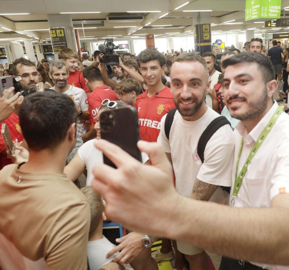 Die Fans freuen sich über den Wechsel von Sergi Darder.  | FOTO: MANU MIELNIEZUK