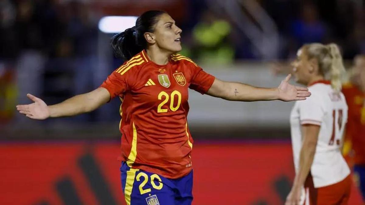 Cristina Martín Prieto celebrando su gol contra Canadá.