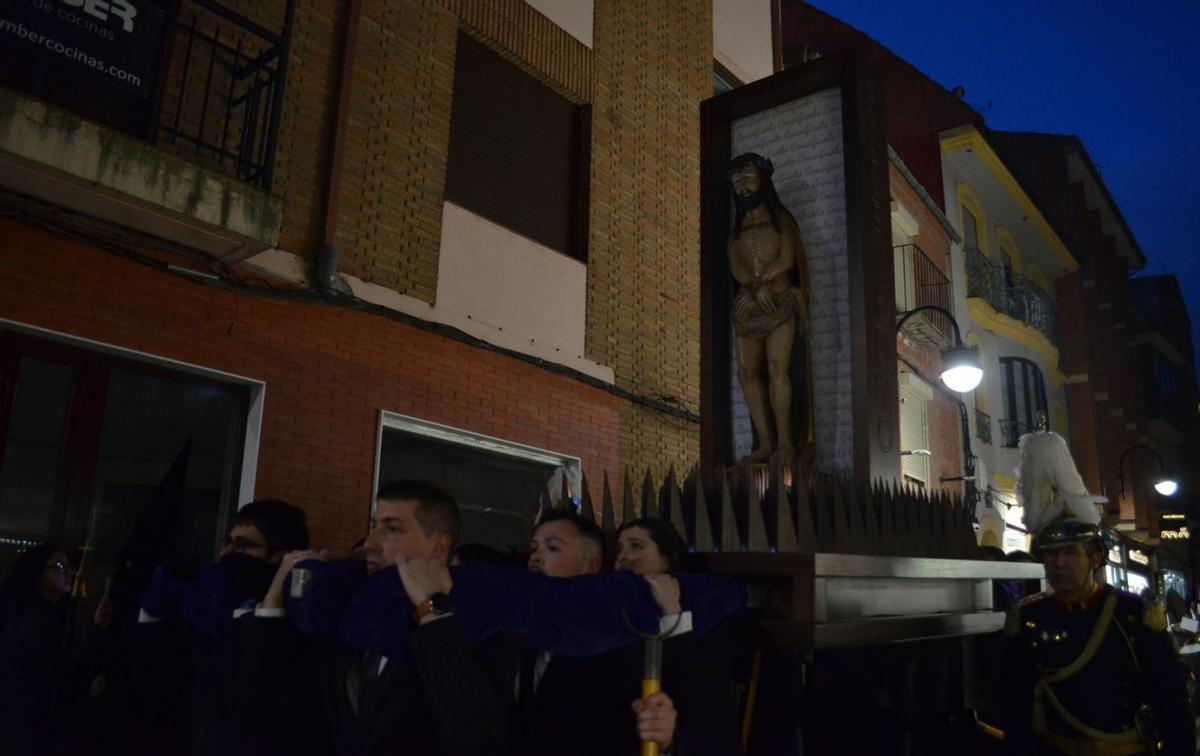 El Ecce Homo, a su paso por la calle La Rúa. | E. P.