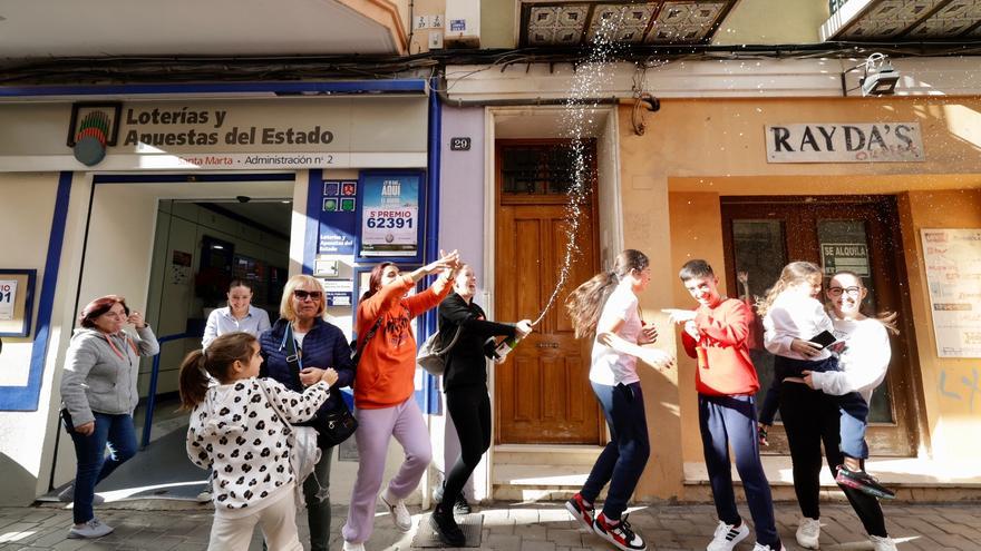 Una familia de La Vila: &quot;Nos vamos hoy a Eurodisney con el quinto premio de la Lotería&quot;