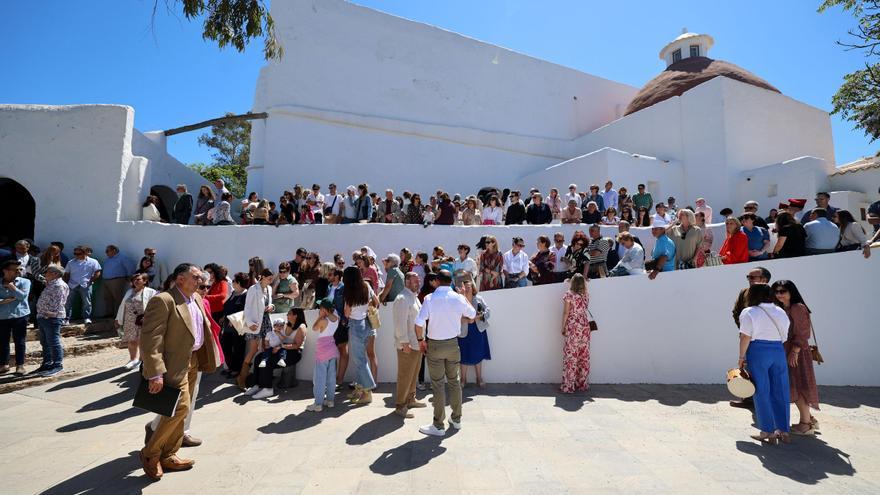 Toda Ibiza se ‘endiumenja’ en las fiestas de ‘Anar a Maig’