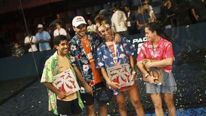 Los campeones de Miami con sus trofeos