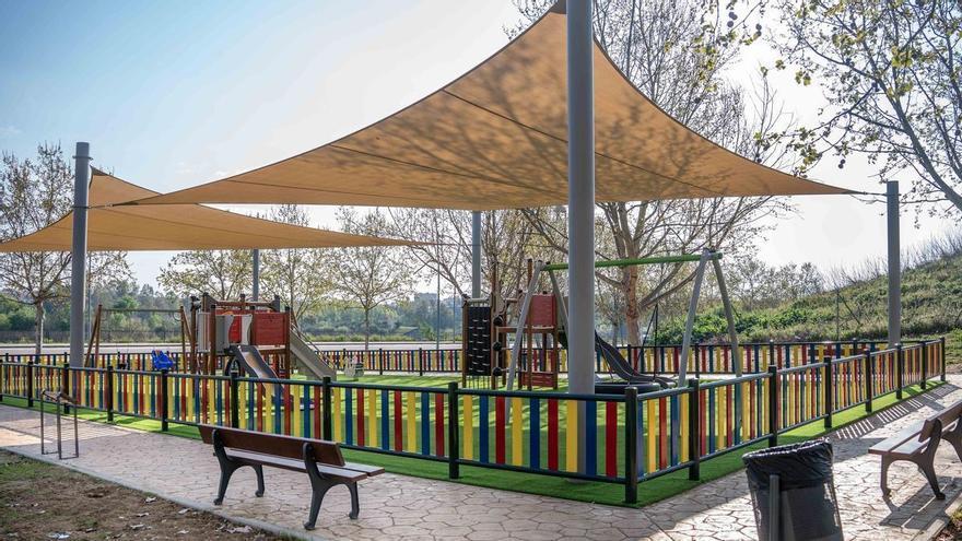 El parque infantil de El Prado en Mérida ya está operativo y llena de vida el barrio con juegos y áreas de ejercicio físico