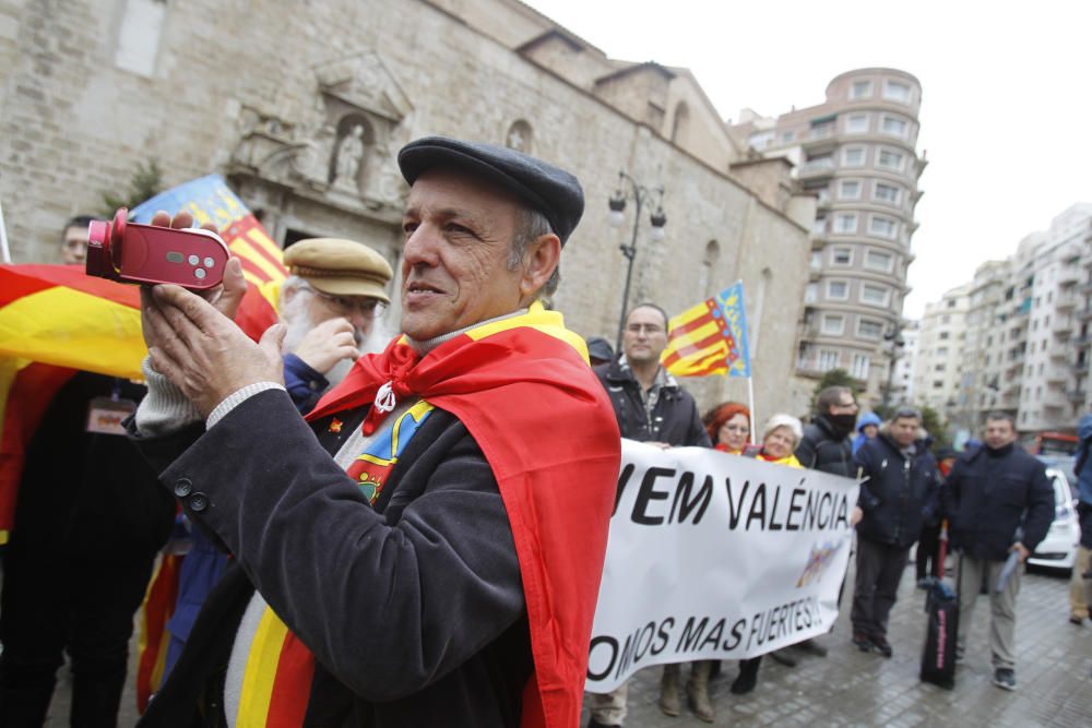 Concentración de entidades derechistas en València