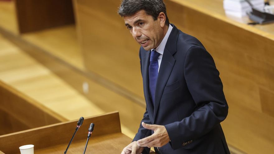 El president del PPCV, Carlos Mazón, intervé durant el ple d'investidura a les Corts Valencianes.