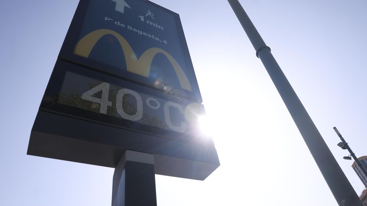 Un termómetro registra en Zaragoza 40 grados.