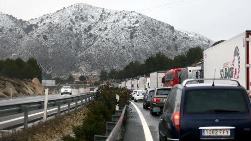 Cotxes i camions atrapats a la A-37, a la província d&#039;Alacant