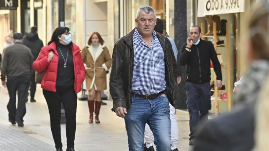 Primer día sin mascarillas en Castellón: prudencia y división en la calle