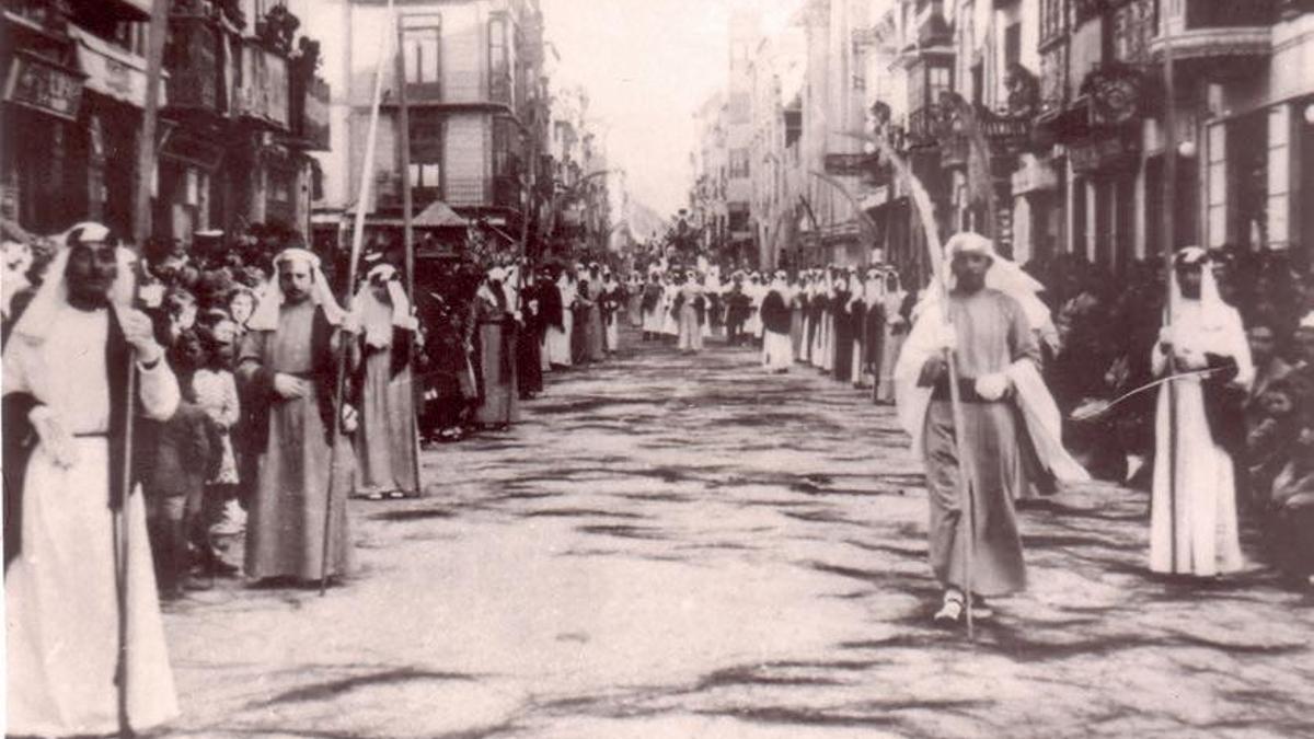 Procesión de Domingo de Ramos en el pasado.