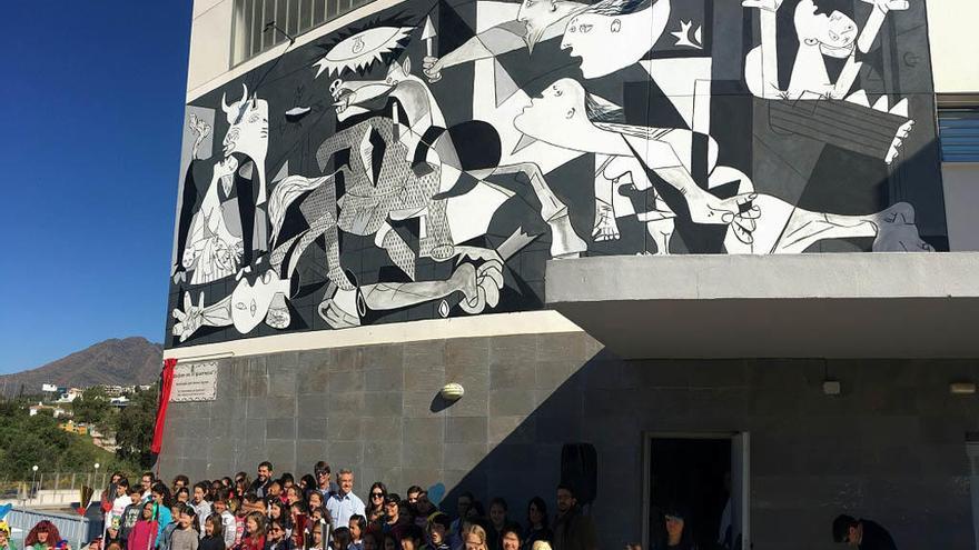 El Guernica y El Quijote, en la ruta de murales de Estepona