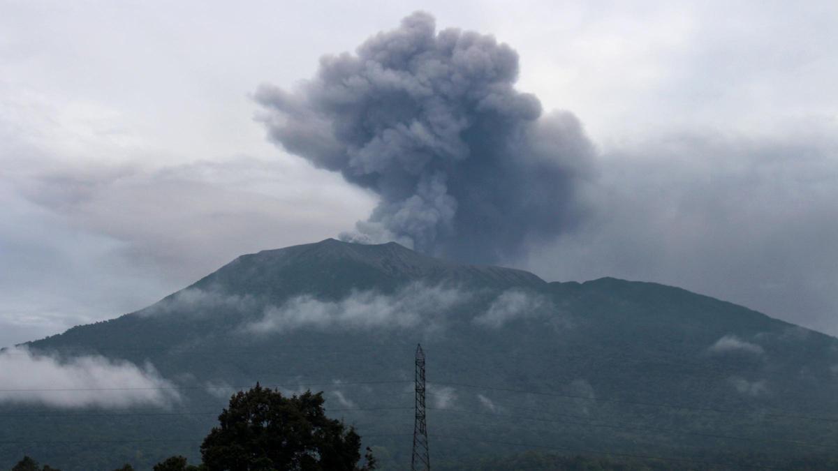 Once alpinistas fallecidos tras la erupción del volcán Marapi en Indonesia