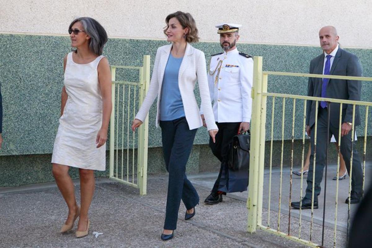 Letizia Ortiz con los escolares en Pamplona