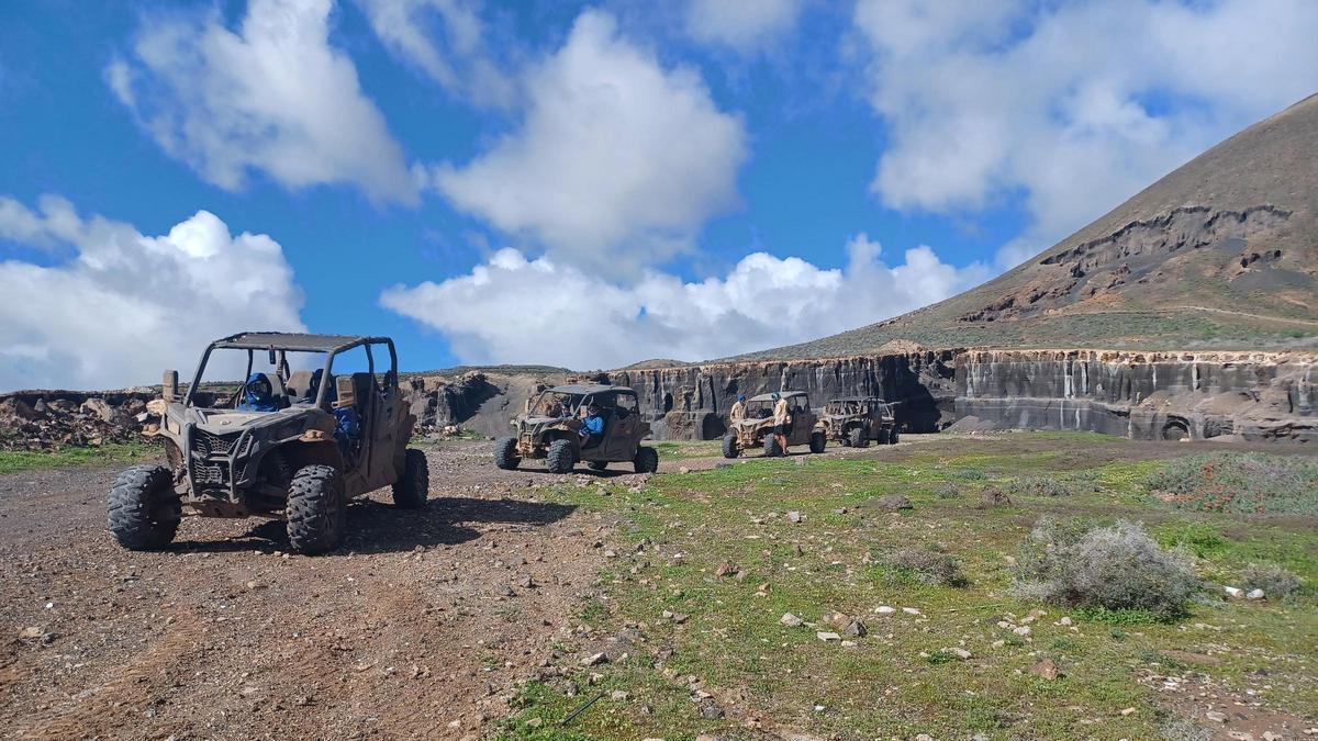 Foto de los buggies que se encontraban fuera de ruta.