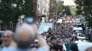 Vecinos de LHospitalet y Esplugues se manifiestan para reclamar más seguridad en sus ciudades.