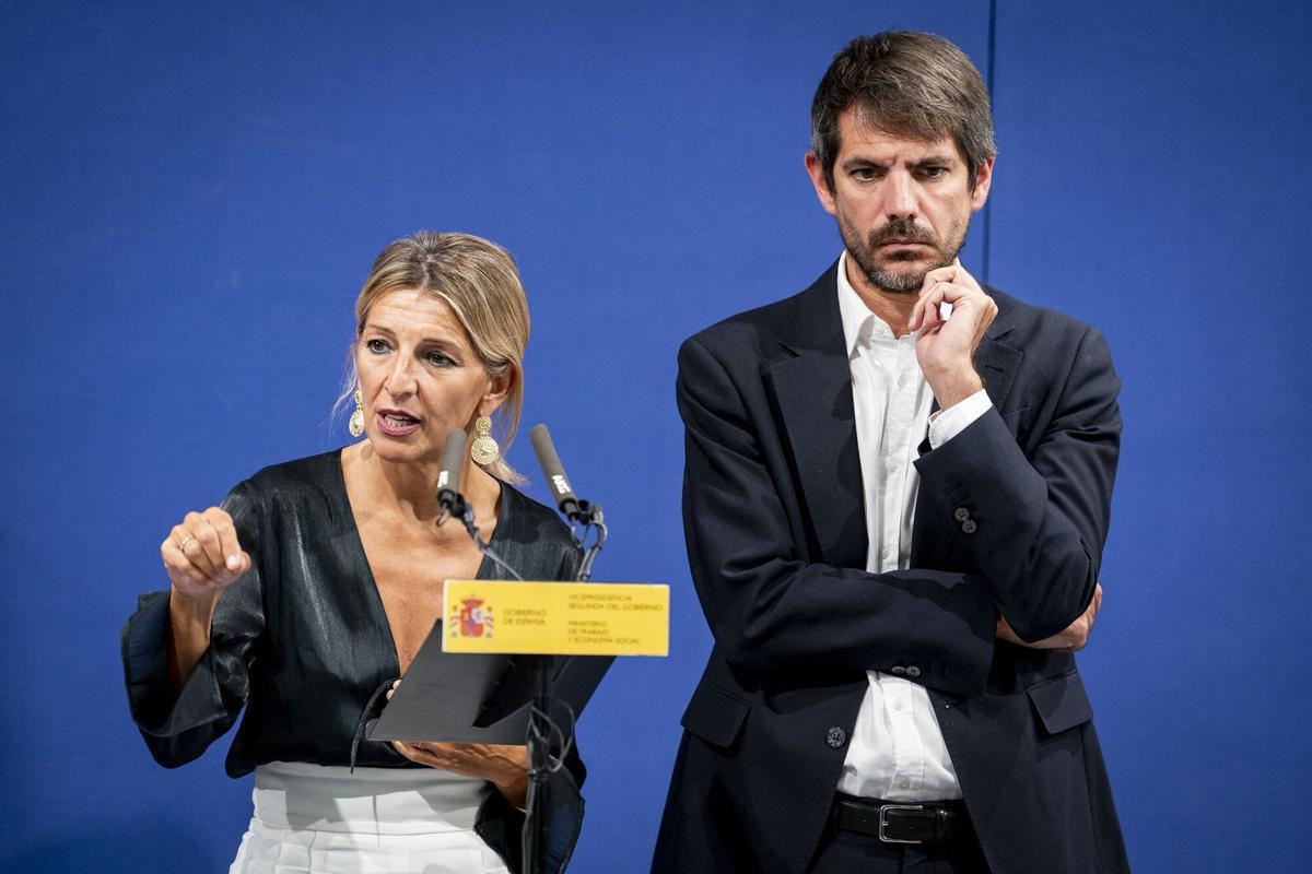 La vicepresidenta segunda, Yolanda Díaz, y el ministro de Cultura, Ernest Urtasun, en un acto.
