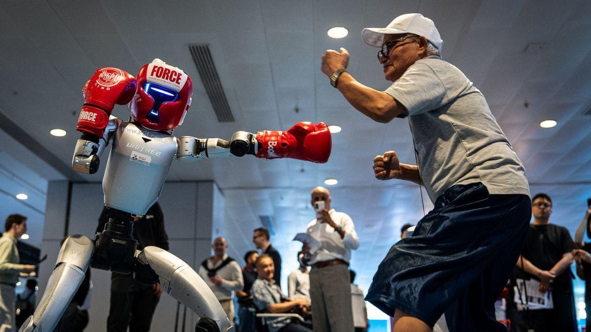 El salto de los robots humanoides hacia la "empatía artificial": cantan, hablan en varios idiomas y practican bokeo