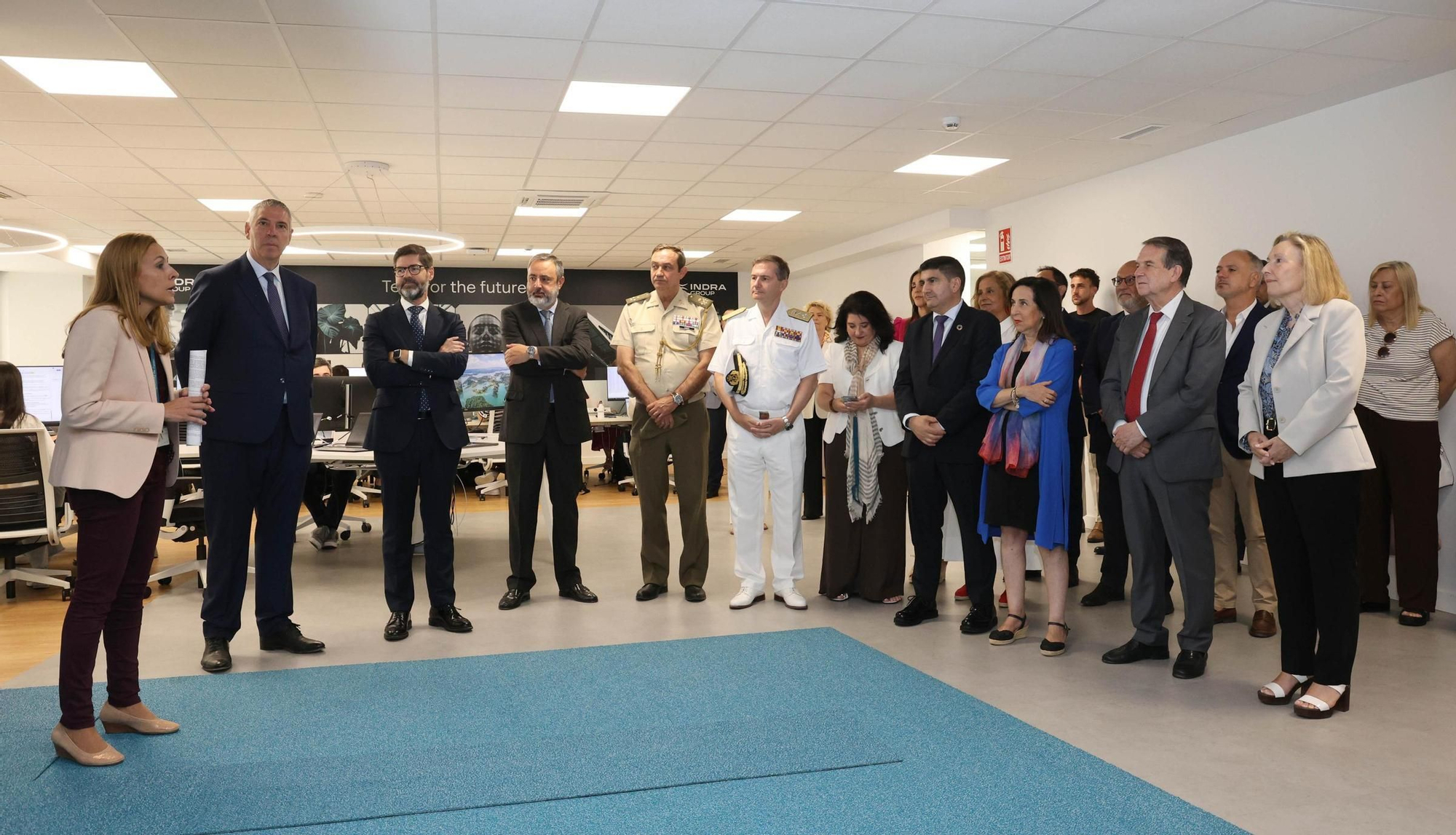 La ministra de Defensa, Margarita Robles, visita la sede de Indra en Vigo