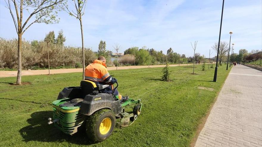 Denuncian el abandono de los jardines del nuevo paseo de la margen izquierda en Badajoz