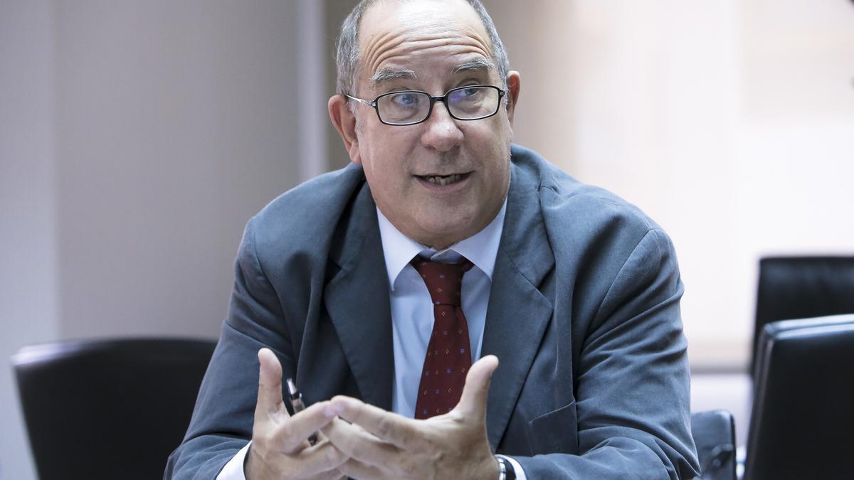 Juli Fuster, director general del IB-Salut, también se ha vacunado por grupo de edad.