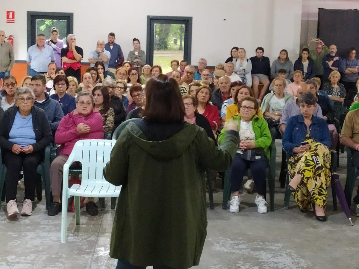 La asamblea vecinal celebrada ayer.