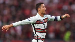 Cristiano Ronaldo celebra el tercer gol frente a Hungría