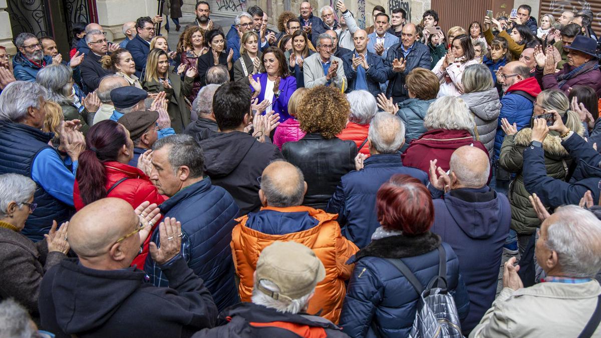 Numerosas concentraciones de militantes socialistas en apoyo al presidente Sánchez.