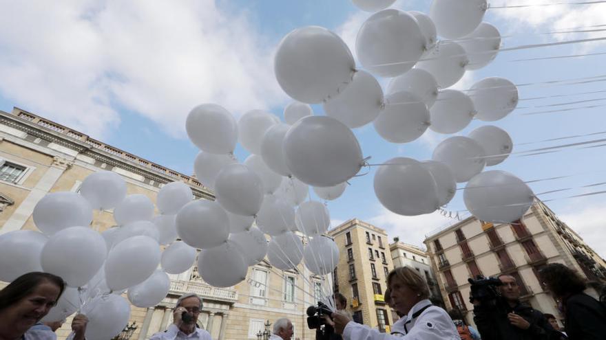 Concentración en Barcelona a favor del diálogo entre el Gobierno y el Govern